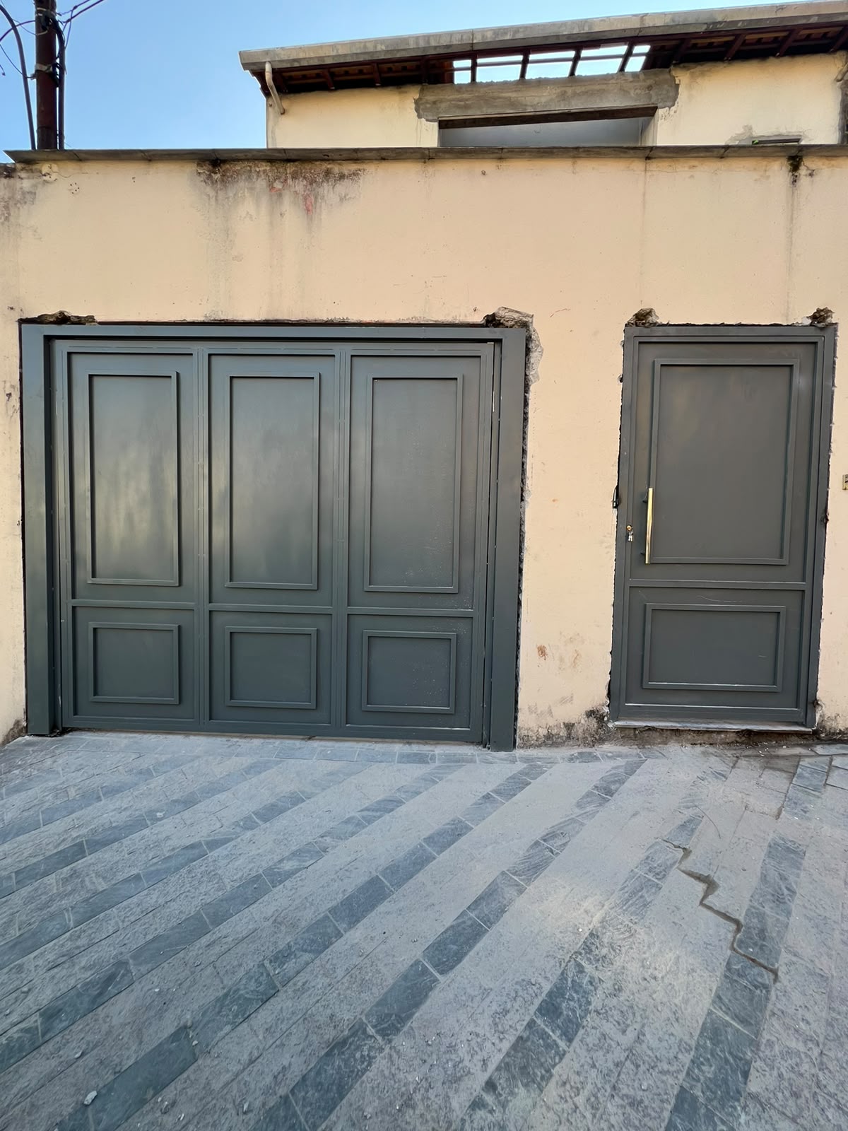 Portão de Basculante em Chapa 
